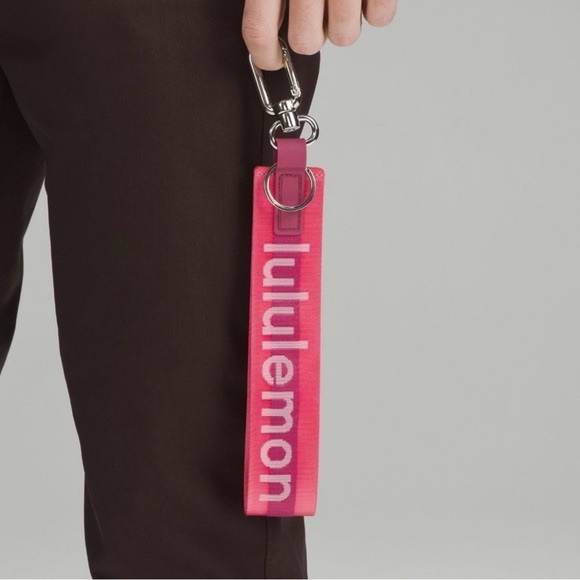 Lululemon Never Lost Keychain Wordmark NWT Sakura Pink/Washed Mauve/White - Picture 5 of 11